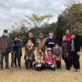 2020年11月25日（水）松寿会連合会（松ケ崎老人クラブ）主催”植物園ででちょっとおいしいお弁当を”と題して、密を回避して紅葉を楽しみながら屋外で食事会が開催されました。